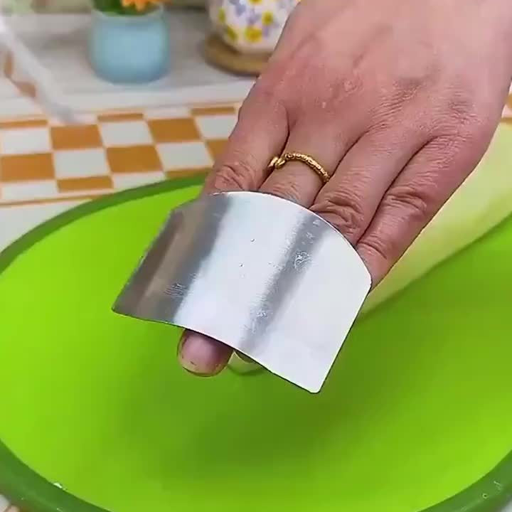 1pc Stainless Steel Finger Guard for Safe Slicing - Durable Kitchen Protector for Cutting - Cooking Tool Accessory