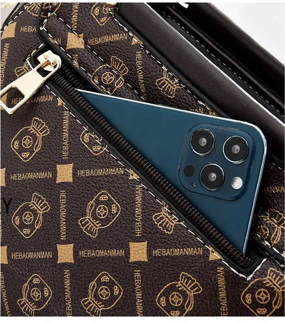 Effortless Style, Everyday Elegance
This fashionable women’s shoulder bag doubles as a chic crossbody. Perfect for daily wear, combining luxury vibes with practical space and modern design. 👜✨