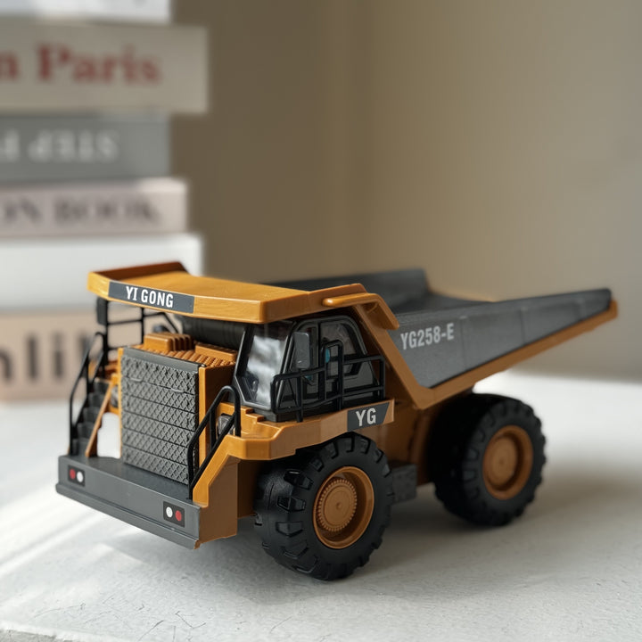 Realistic RC Excavator Action!
This 11-channel remote control excavator features a metal shovel, lights, and sound for an immersive construction play experience. Durable, powerful, and fun for kids who love digging machines! 🚧🚜🔊