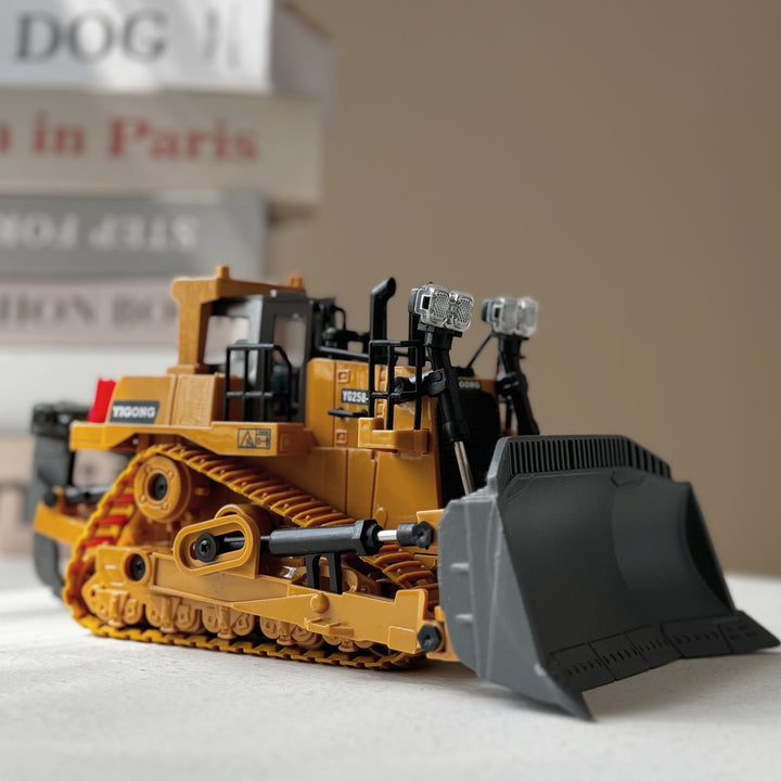 Realistic RC Excavator Action!
This 11-channel remote control excavator features a metal shovel, lights, and sound for an immersive construction play experience. Durable, powerful, and fun for kids who love digging machines! 🚧🚜🔊