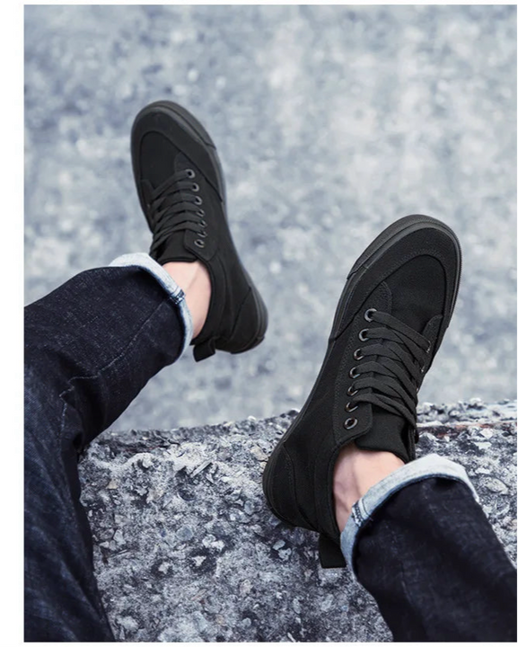 Effortless Style, Everyday Comfort
Step into our Men’s High-Top Canvas Sneakers – the perfect mix of casual and sporty. Slip-on ease with a lace-up look, flat sole comfort for all-day wear.
✅ Lightweight & breathable
✅ Sporty-casual design
✅ Easy to wear