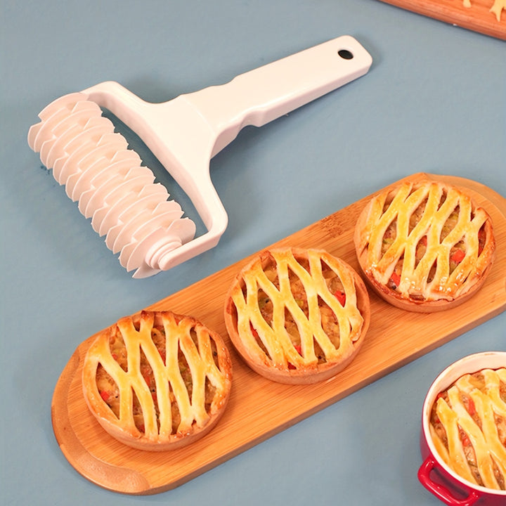 Decorate Like a Pro!
This easy-to-use plastic lattice pastry cutter helps you create beautiful patterns on pies, dough, and cake tops. A must-have tool for every baking lover! 🥧🍪✨