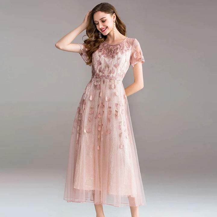 High-quality long dress embroidery large swing dress dress ladies elegant temperament round neck short-sleeved ladies dresses