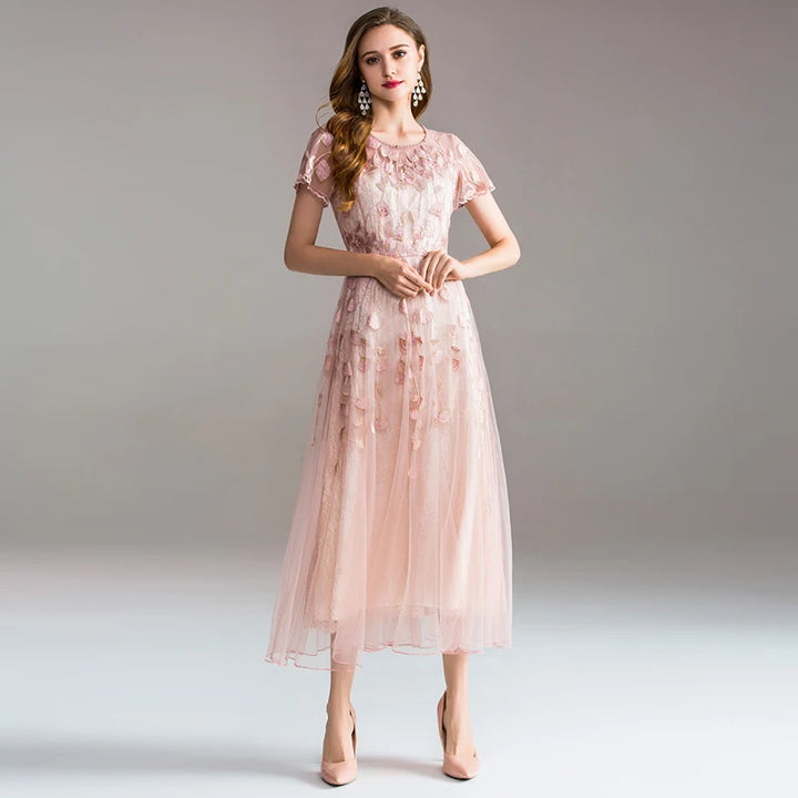 High-quality long dress embroidery large swing dress dress ladies elegant temperament round neck short-sleeved ladies dresses