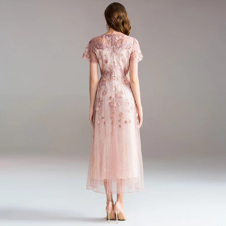 High-quality long dress embroidery large swing dress dress ladies elegant temperament round neck short-sleeved ladies dresses