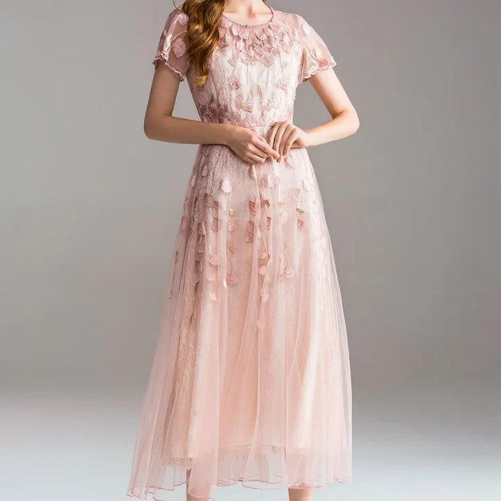 High-quality long dress embroidery large swing dress dress ladies elegant temperament round neck short-sleeved ladies dresses