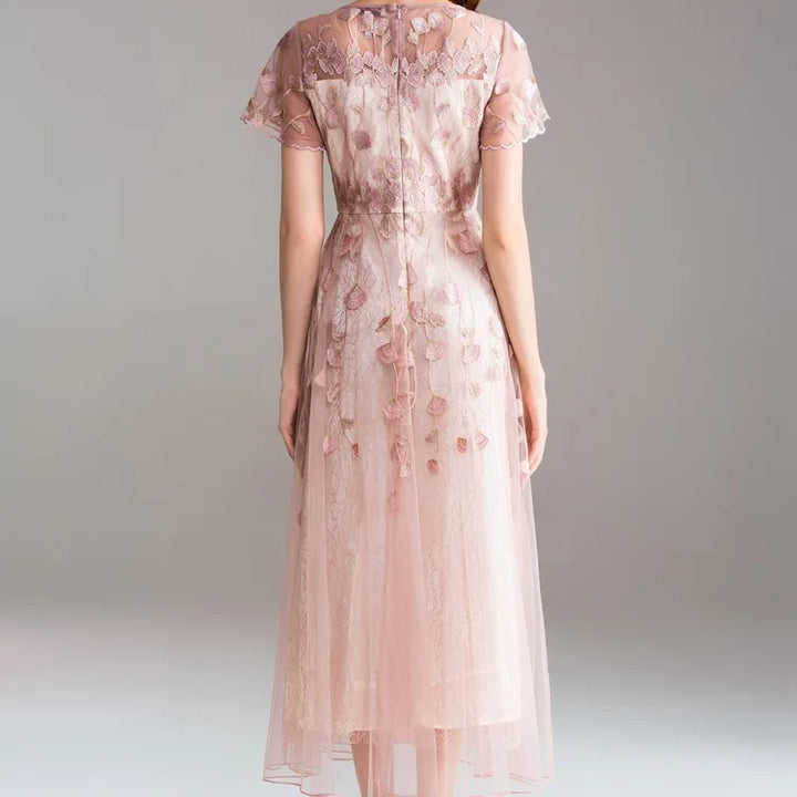 High-quality long dress embroidery large swing dress dress ladies elegant temperament round neck short-sleeved ladies dresses