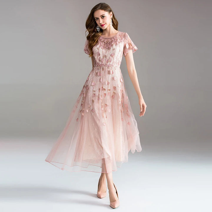 High-quality long dress embroidery large swing dress dress ladies elegant temperament round neck short-sleeved ladies dresses
