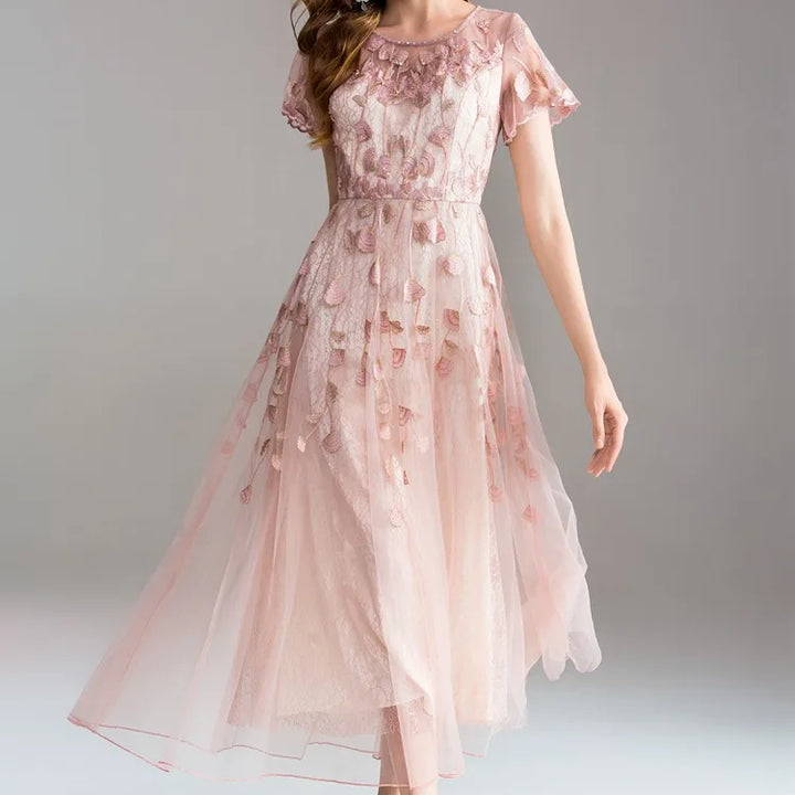 High-quality long dress embroidery large swing dress dress ladies elegant temperament round neck short-sleeved ladies dresses
