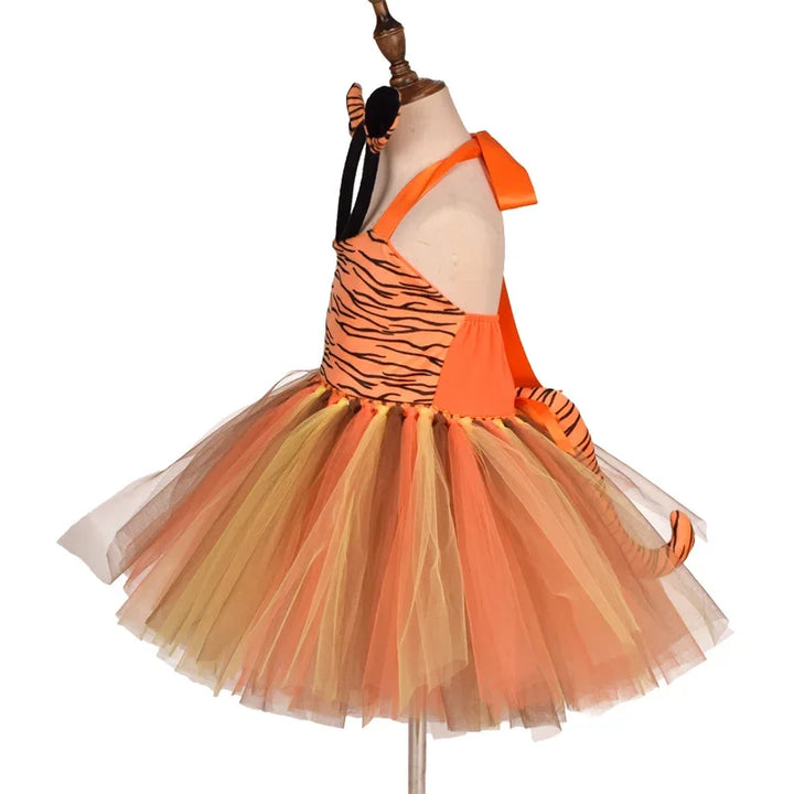 Wild and Wonderful!
Cute animal prints and a fluffy tutu make this costume perfect for Halloween, birthdays, or school plays. Soft, comfy, and full of forest fun!
🦓 Includes: Animal print tutu dress
🎉 Occasions: Halloween, birthdays, themed parties.