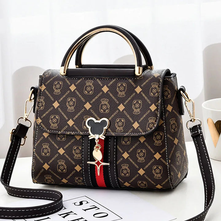 Effortless Style, Everyday Elegance
This fashionable women’s shoulder bag doubles as a chic crossbody. Perfect for daily wear, combining luxury vibes with practical space and modern design. 👜✨