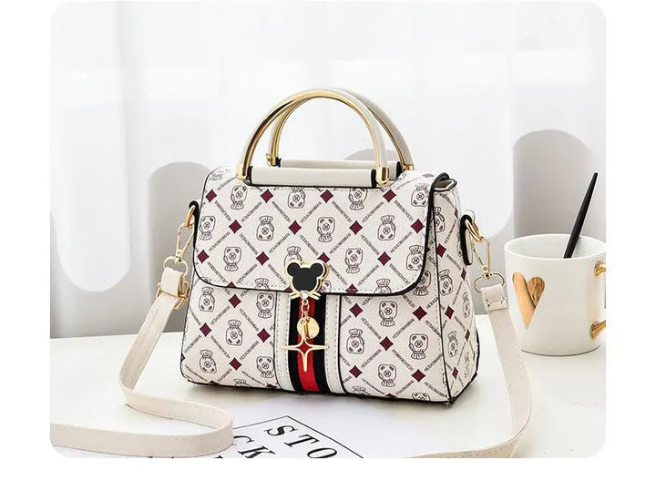 Effortless Style, Everyday Elegance
This fashionable women’s shoulder bag doubles as a chic crossbody. Perfect for daily wear, combining luxury vibes with practical space and modern design. 👜✨
