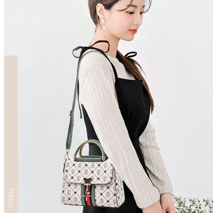 Effortless Style, Everyday Elegance
This fashionable women’s shoulder bag doubles as a chic crossbody. Perfect for daily wear, combining luxury vibes with practical space and modern design. 👜✨