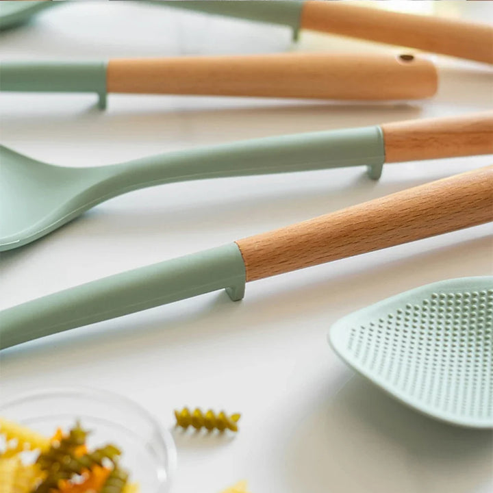 Black Silicone Wooden Handle Cooking Tool Non-stick Kitchen Utensils Silicone Spatula Baking Kitchen Utensils Tool