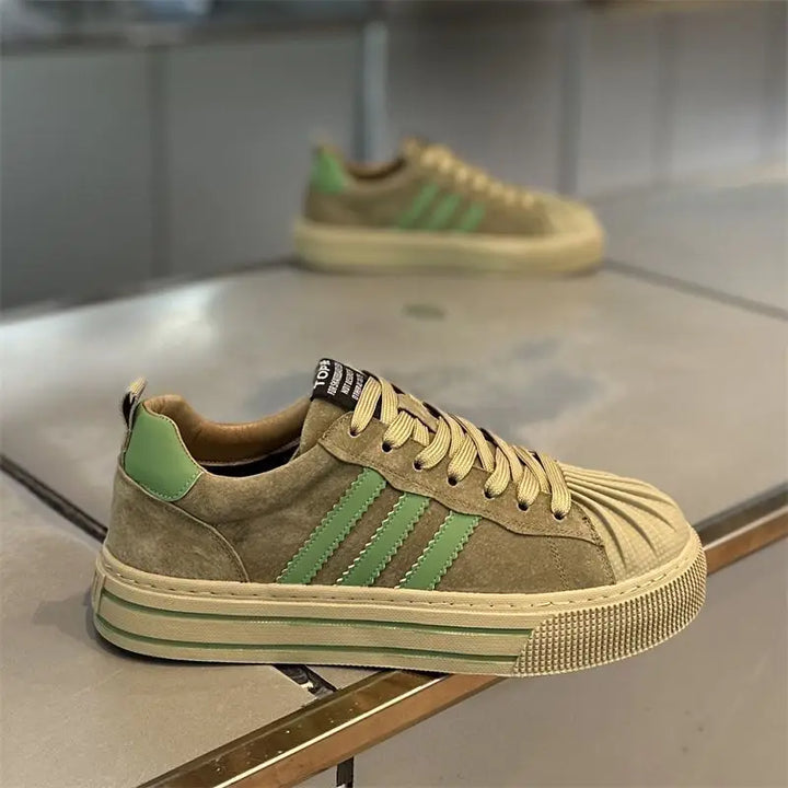 Men's shoes 2025 fashion trend autumn and winter new item casual versatile sports casual shoes comfortable board shoes