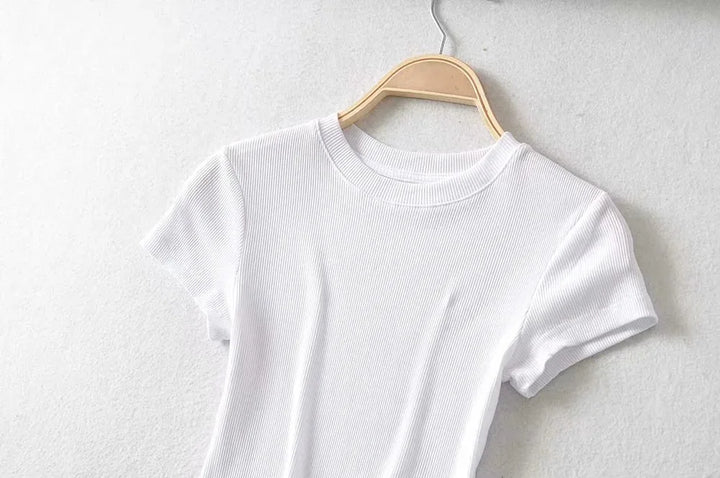 Turn Up the Heat in Style
This slim-fit, stretchy crop top features a sexy O-neck and short sleeves — perfect for summer days and night-outs. Soft, flattering, and made to hug your curves. ☀️👚