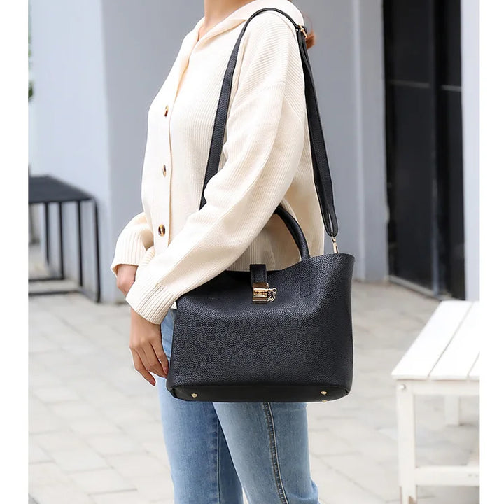 Spacious. Stylish. Ready for Anything.
This large-capacity bucket-style handbag features a sleek lychee pattern, durable PU leather, and a versatile design — perfect as a shoulder or crossbody bag. Ideal for work, travel, or everyday wear. 👜✨