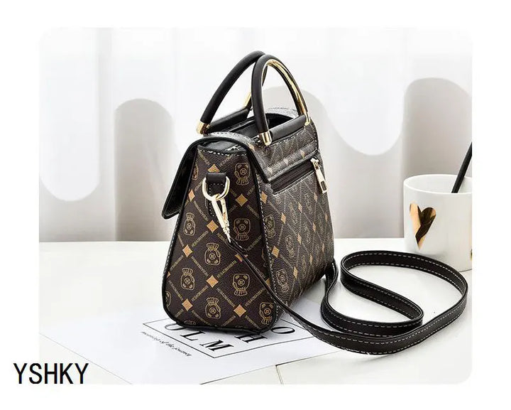 Effortless Style, Everyday Elegance
This fashionable women’s shoulder bag doubles as a chic crossbody. Perfect for daily wear, combining luxury vibes with practical space and modern design. 👜✨