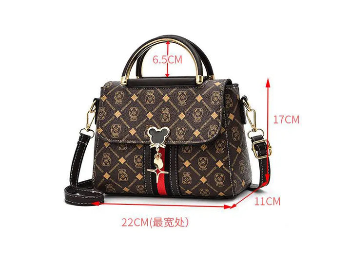 Effortless Style, Everyday Elegance
This fashionable women’s shoulder bag doubles as a chic crossbody. Perfect for daily wear, combining luxury vibes with practical space and modern design. 👜✨