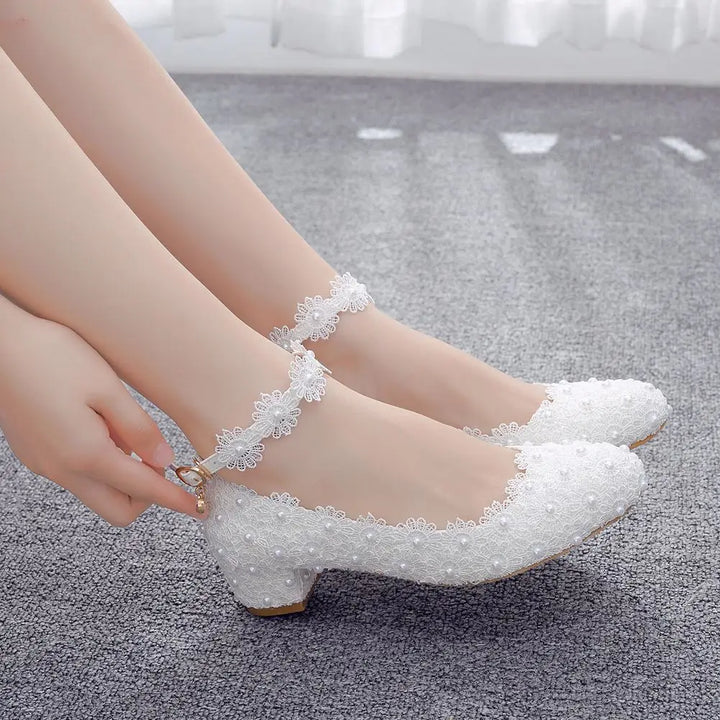 XIHAHA Fashion Female Wedding Shoes Bridesmaid Banquet White Lace Flower Pearl Round Toe Square High Heels Women's Bridal Pumps