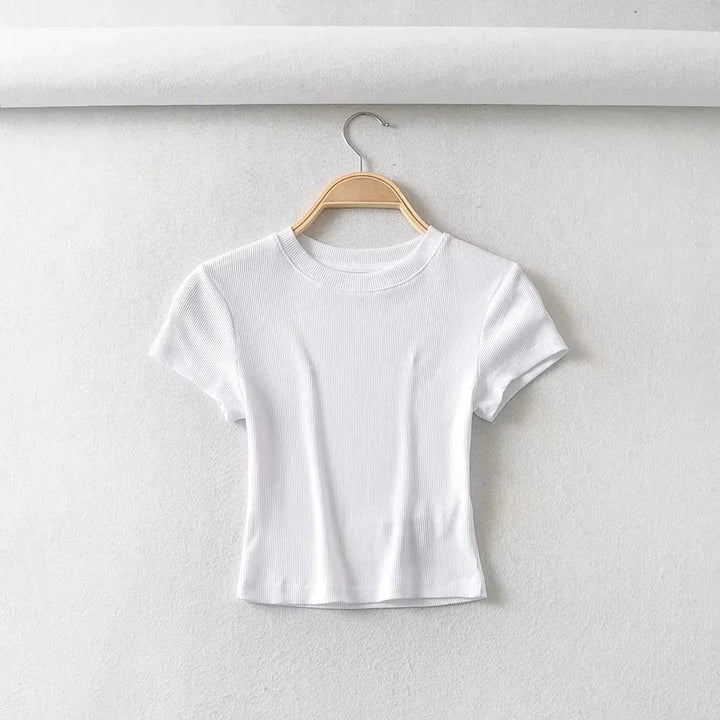Turn Up the Heat in Style
This slim-fit, stretchy crop top features a sexy O-neck and short sleeves — perfect for summer days and night-outs. Soft, flattering, and made to hug your curves. ☀️👚