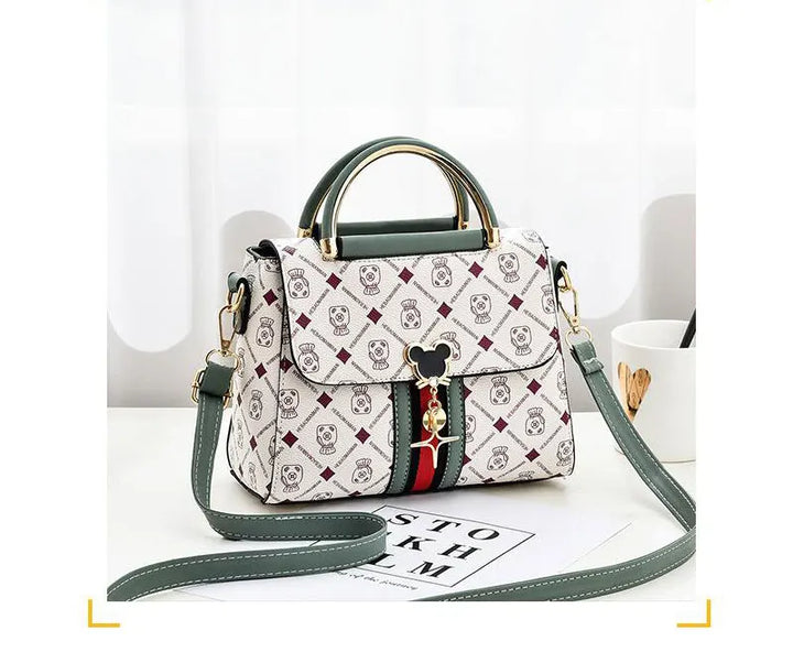 Effortless Style, Everyday Elegance
This fashionable women’s shoulder bag doubles as a chic crossbody. Perfect for daily wear, combining luxury vibes with practical space and modern design. 👜✨