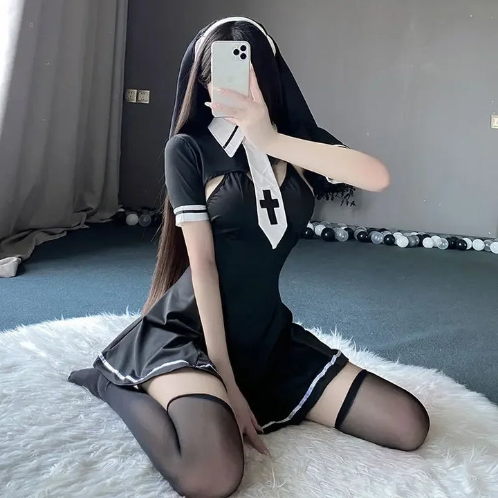 Holy but Naughty!
A daring twist on the classic nun look, perfect for Halloween, cosplay, or themed parties. Playful, bold, and unforgettable.
✝️ Includes: Nun dress + accessories
🎃 Occasions: Halloween, cosplay, carnival
🖤 Sexy nun, gothic roleplay