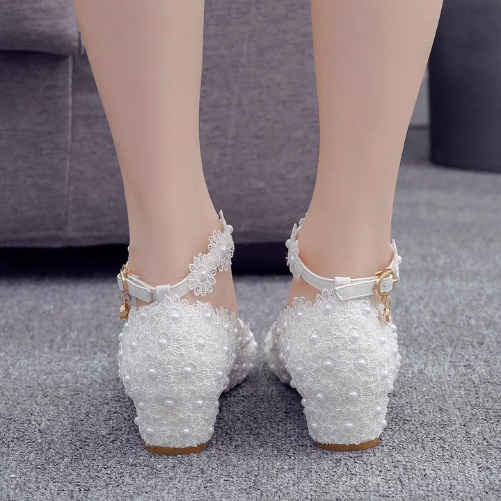 XIHAHA Fashion Female Wedding Shoes Bridesmaid Banquet White Lace Flower Pearl Round Toe Square High Heels Women's Bridal Pumps