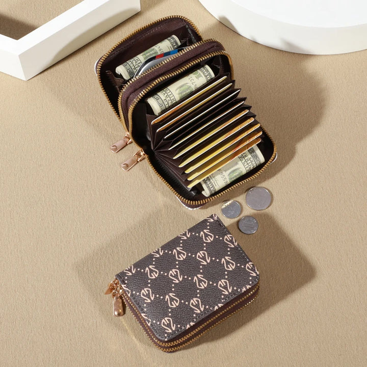 Vintage Style, Modern Function
This chic faux leather wallet features secure zip closure, multiple card slots, and a built-in coin purse. Compact, elegant, and perfect for everyday sophistication. 💼💳✨