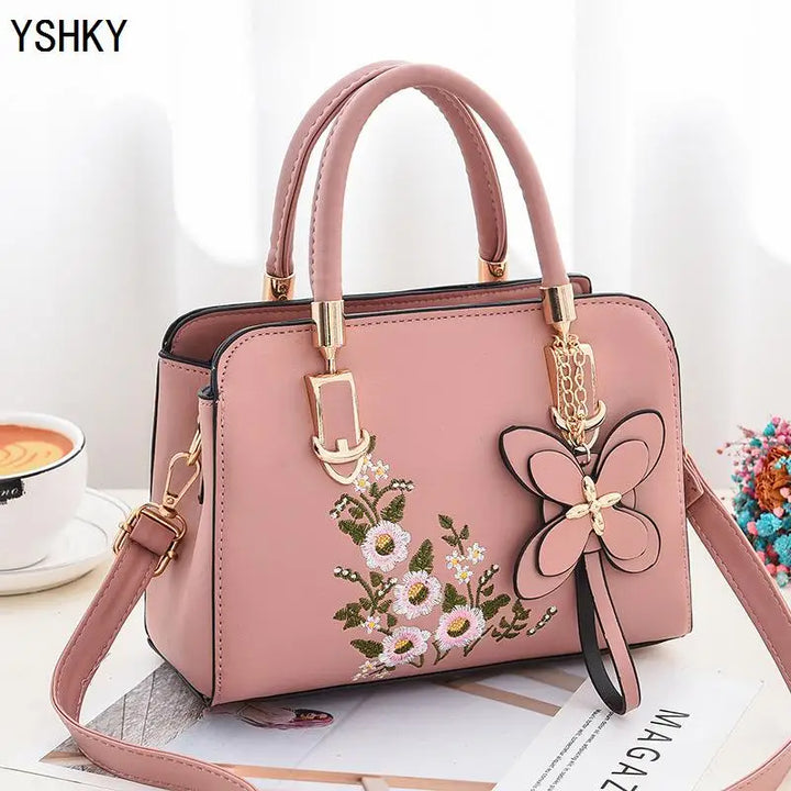 Spacious. Stylish. Ready for Anything.
This large-capacity bucket-style handbag features a sleek lychee pattern, durable PU leather, and a versatile design — perfect as a shoulder or crossbody bag. Ideal for work, travel, or everyday wear. 👜✨