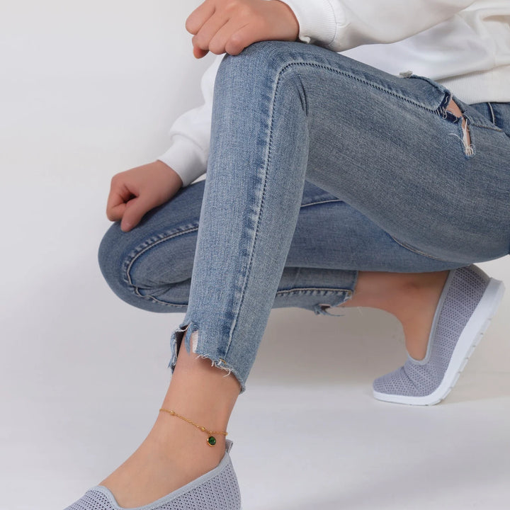 Women’s Breathable Mesh Flats 👟
Lightweight, comfy, and perfect for summer! These casual sneakers feature a breathable design—great for all-day wear. Now on clearance with free shipping!