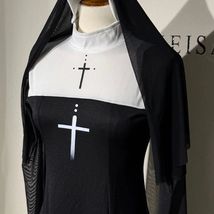 Women’s Sexy Nun Costume – Two-Piece Dress & Headwear
Holy Halloween Fun!
Gothic-inspired two-piece nun outfit with headwear, perfect for Halloween parties and cosplay. Bold, sexy, and unforgettable.
✝️ Includes: Dress & headwear
🎃 Perfect for Halloween