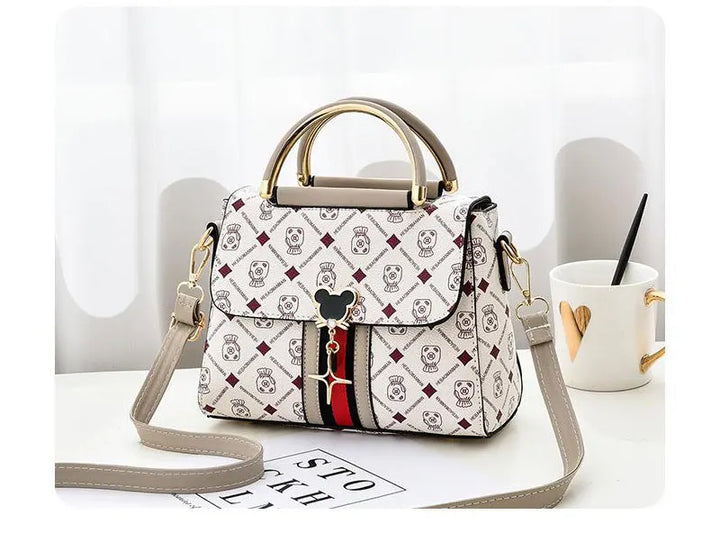 Effortless Style, Everyday Elegance
This fashionable women’s shoulder bag doubles as a chic crossbody. Perfect for daily wear, combining luxury vibes with practical space and modern design. 👜✨