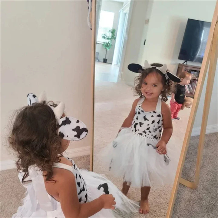 Wild and Wonderful!
Cute animal prints and a fluffy tutu make this costume perfect for Halloween, birthdays, or school plays. Soft, comfy, and full of forest fun!
🦓 Includes: Animal print tutu dress
🎉 Occasions: Halloween, birthdays, themed parties.