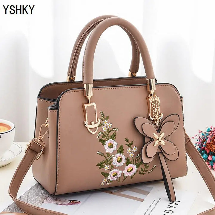 Spacious. Stylish. Ready for Anything.
This large-capacity bucket-style handbag features a sleek lychee pattern, durable PU leather, and a versatile design — perfect as a shoulder or crossbody bag. Ideal for work, travel, or everyday wear. 👜✨
