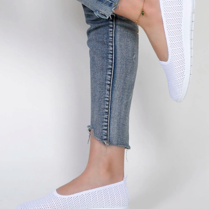 Women’s Breathable Mesh Flats 👟
Lightweight, comfy, and perfect for summer! These casual sneakers feature a breathable design—great for all-day wear. Now on clearance with free shipping!