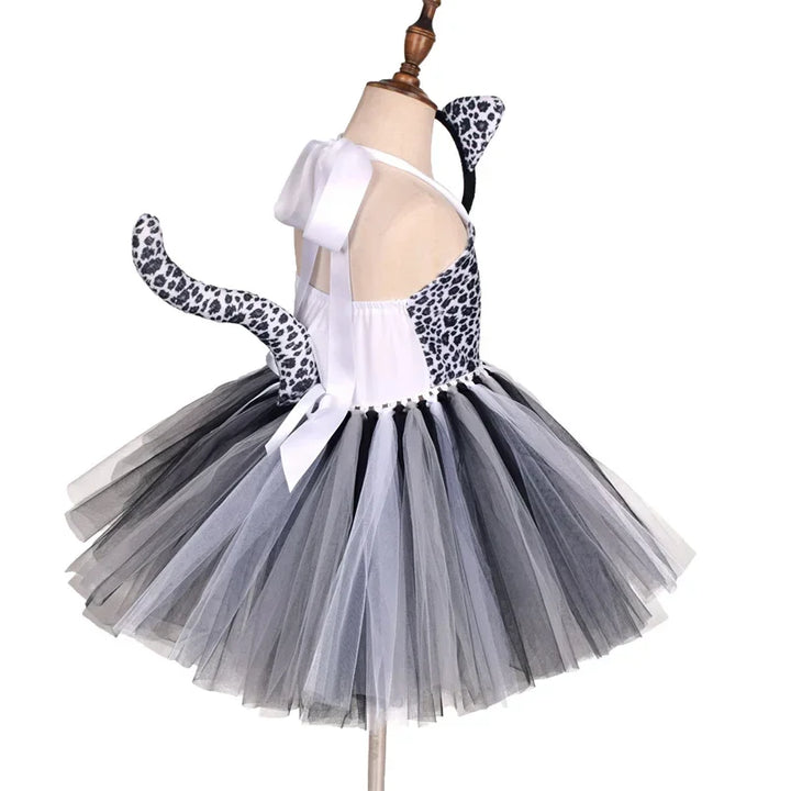 Wild and Wonderful!
Cute animal prints and a fluffy tutu make this costume perfect for Halloween, birthdays, or school plays. Soft, comfy, and full of forest fun!
🦓 Includes: Animal print tutu dress
🎉 Occasions: Halloween, birthdays, themed parties.