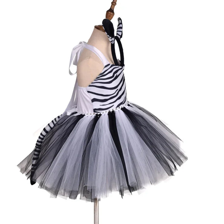 Wild and Wonderful!
Cute animal prints and a fluffy tutu make this costume perfect for Halloween, birthdays, or school plays. Soft, comfy, and full of forest fun!
🦓 Includes: Animal print tutu dress
🎉 Occasions: Halloween, birthdays, themed parties.
