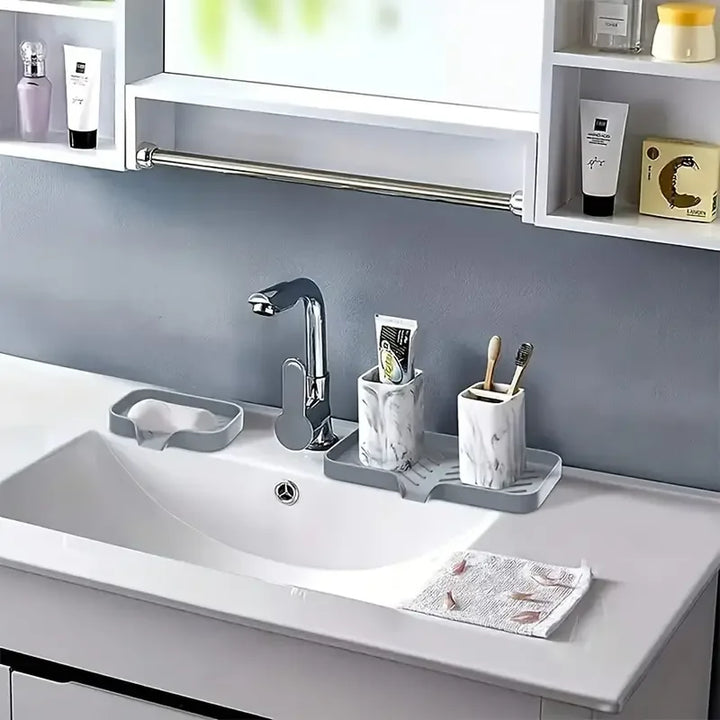 No More Messy Sinks!
This silicone faucet mat doubles as a drying tray for soap, sponges, and dispensers. Waterproof, non-slip, and perfect for keeping your countertop clean and splash-free. 🧼🚰