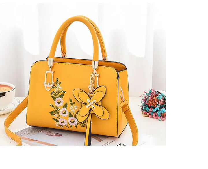 Spacious. Stylish. Ready for Anything.
This large-capacity bucket-style handbag features a sleek lychee pattern, durable PU leather, and a versatile design — perfect as a shoulder or crossbody bag. Ideal for work, travel, or everyday wear. 👜✨