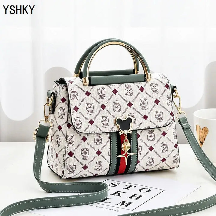Effortless Style, Everyday Elegance
This fashionable women’s shoulder bag doubles as a chic crossbody. Perfect for daily wear, combining luxury vibes with practical space and modern design. 👜✨
