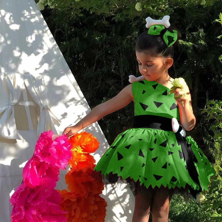 Girls Caveman Costume – Halloween Cavegirl Dress
Prehistoric party fun!
Cute tulle cavegirl dress with bone details, perfect for Halloween and school events.
🦴 Includes: Dress + accessories
🎃 Perfect for Halloween parties