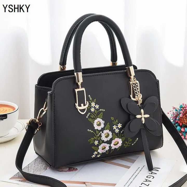 Spacious. Stylish. Ready for Anything.
This large-capacity bucket-style handbag features a sleek lychee pattern, durable PU leather, and a versatile design — perfect as a shoulder or crossbody bag. Ideal for work, travel, or everyday wear. 👜✨