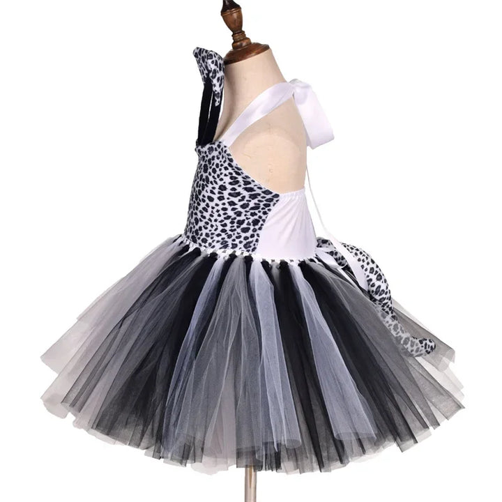 Wild and Wonderful!
Cute animal prints and a fluffy tutu make this costume perfect for Halloween, birthdays, or school plays. Soft, comfy, and full of forest fun!
🦓 Includes: Animal print tutu dress
🎉 Occasions: Halloween, birthdays, themed parties.