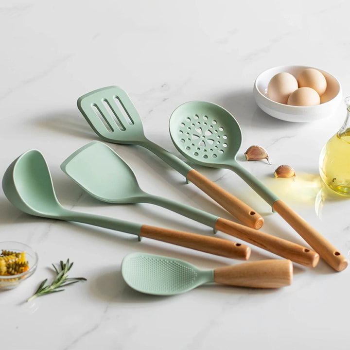 Black Silicone Wooden Handle Cooking Tool Non-stick Kitchen Utensils Silicone Spatula Baking Kitchen Utensils Tool