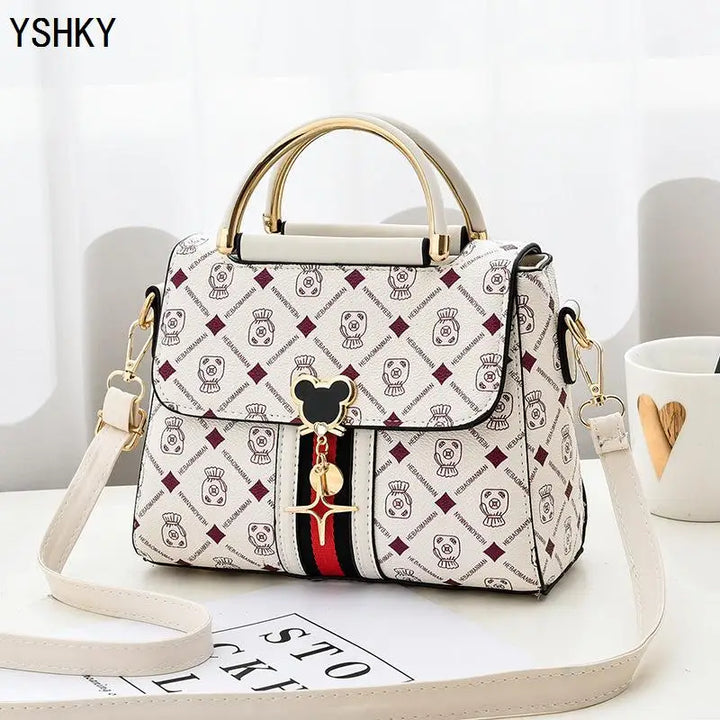 Effortless Style, Everyday Elegance
This fashionable women’s shoulder bag doubles as a chic crossbody. Perfect for daily wear, combining luxury vibes with practical space and modern design. 👜✨