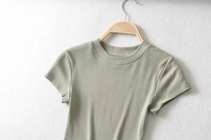 Turn Up the Heat in Style
This slim-fit, stretchy crop top features a sexy O-neck and short sleeves — perfect for summer days and night-outs. Soft, flattering, and made to hug your curves. ☀️👚