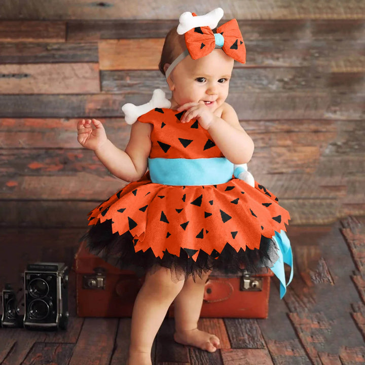 Girls Caveman Costume – Halloween Cavegirl Dress
Prehistoric party fun!
Cute tulle cavegirl dress with bone details, perfect for Halloween and school events.
🦴 Includes: Dress + accessories
🎃 Perfect for Halloween parties