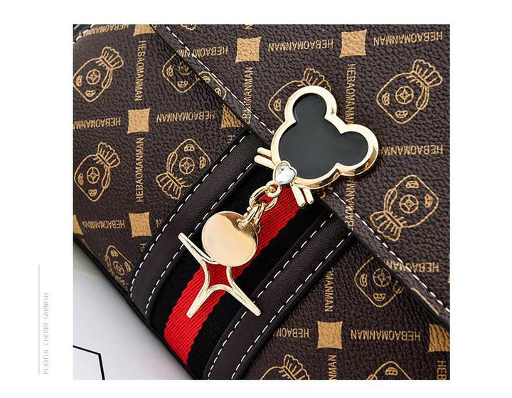 Effortless Style, Everyday Elegance
This fashionable women’s shoulder bag doubles as a chic crossbody. Perfect for daily wear, combining luxury vibes with practical space and modern design. 👜✨