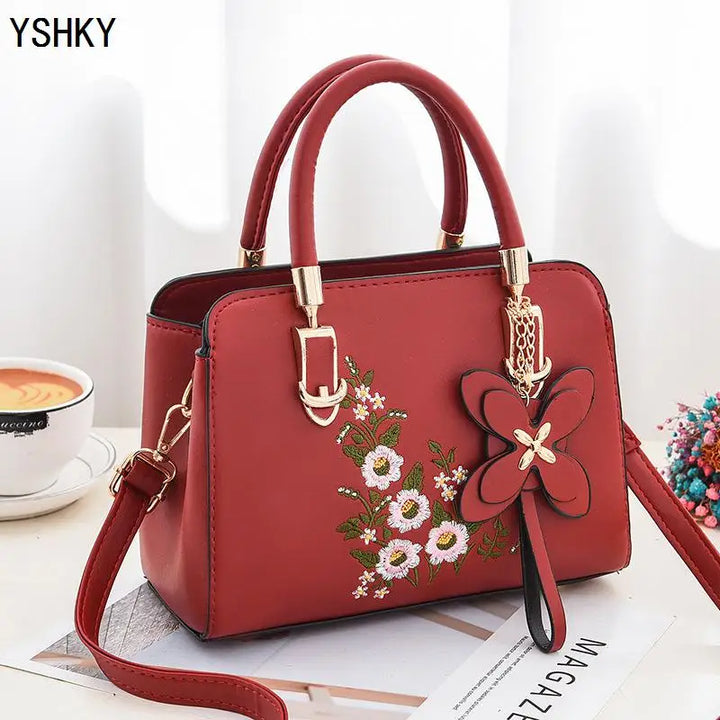 Spacious. Stylish. Ready for Anything.
This large-capacity bucket-style handbag features a sleek lychee pattern, durable PU leather, and a versatile design — perfect as a shoulder or crossbody bag. Ideal for work, travel, or everyday wear. 👜✨